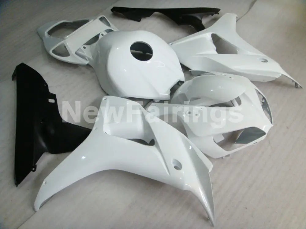 Pearl White and Black No decals - CBR1000RR 06-07 Fairing